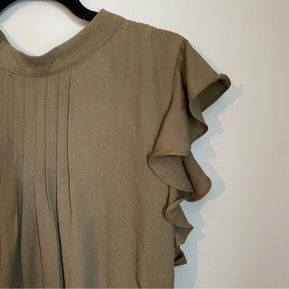 Moon River Flutter Sleeve Shorts Romper - Picture 4 of 5